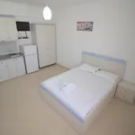 شقة Taku *